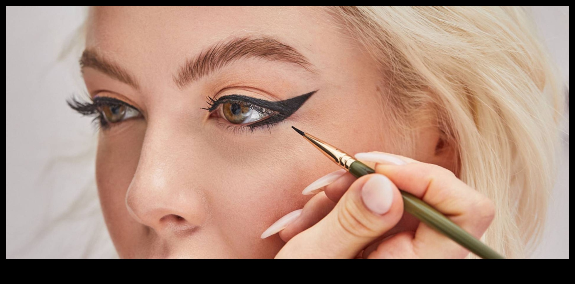 Aplicație de eyeliner: Sfaturi pentru un finisaj fără cusur și fără smaud