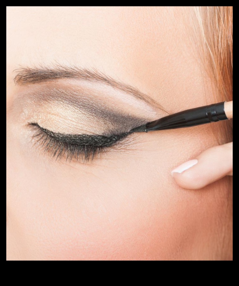 Aplicație de eyeliner: Sfaturi pentru un finisaj fără cusur și fără smaud